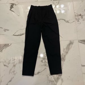 Lululemon essential trouser